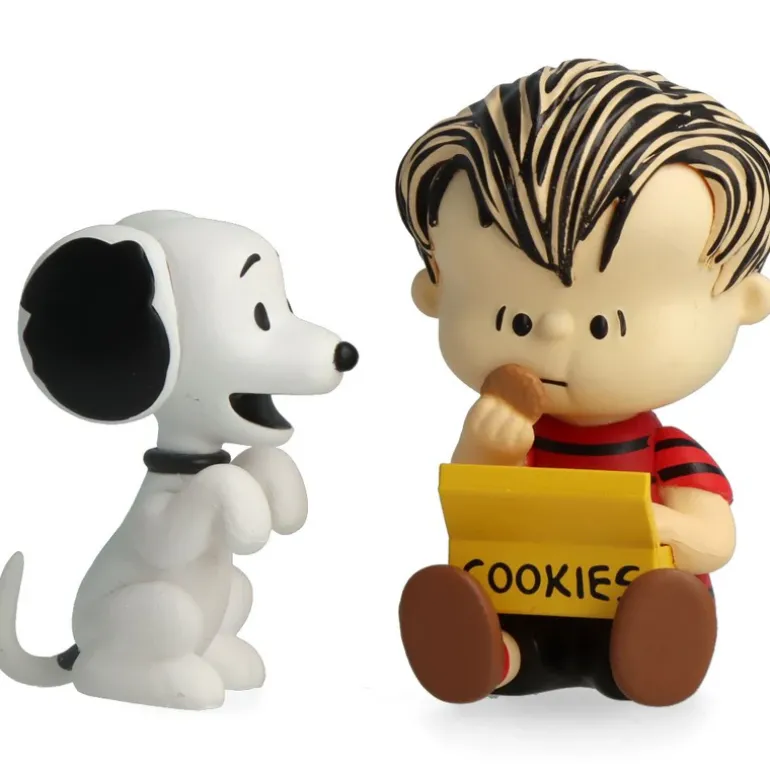 UDF Peanuts Series 12 - 50's Snoopy & Linus Figurine